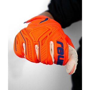 reusch_attrakt_freegel_speedbump_1