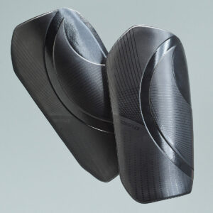 uhlsport_crossflex_black_scheenbeschermers_buitenkant