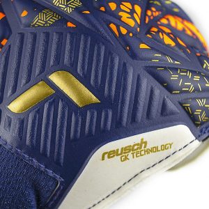 Reusch_attrakt_grip_junior_2