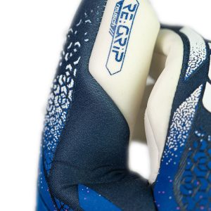 NAME: Attrakt RE:GRIP // PALM: RE:GRIP Latex // CUT: Negative Cut // FEATURES: RE:GRIP Technology, Preshaped Construction, 3D Thumb Crotch, Thumb Wrap, Side Wrap // COLOUR: 4310 blue / pink / white