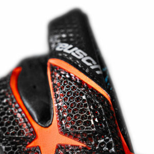 NAME: Attrakt Fusion Carbon® 3D // PALM: Reusch Grip Fusion // CUT: Evolution Negative Cut // FEATURES: Carbon® 3D Printed Punch Zone, Extended Grip Zone, Ventilation channels, Preshaped Construction, 3D Thumb Crotch, Double Thumb Wrap, Side Wrap, AdaptiveFlex Closure System // COLOUR: 7784 black / shocking orange / black