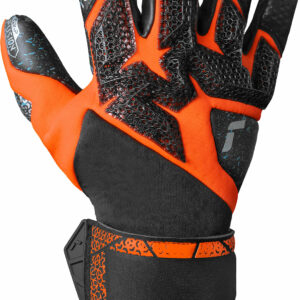 NAME: Attrakt Fusion Carbon® 3D // PALM: Reusch Grip Fusion // CUT: Evolution Negative Cut // FEATURES: Carbon® 3D Printed Punch Zone, Extended Grip Zone, Ventilation channels, Preshaped Construction, 3D Thumb Crotch, Double Thumb Wrap, Side Wrap, AdaptiveFlex Closure System // COLOUR: 7784 black / shocking orange / black