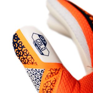 NAME: Attrakt Freegel Gold NC Junior // PALM: Reusch Grip Gold // CUT: Negative Cut // FEATURES: Freegel, AirVentSystem, Preshaped Construction, 3D Thumb Crotch // COLOUR: 2500 shocking orange / energize blue