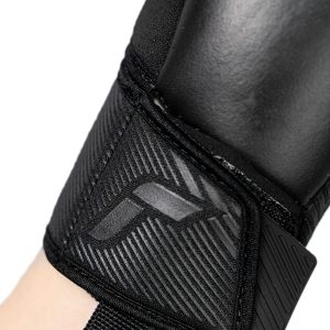 NAME: Fastgrip Duo // PALM: Reusch Grip Duo // CUT: Hybrid Negative Cut // FEATURES: Extended Grip Zone, Duo Technology, Ventilation channels, Preshaped Construction, 3D Thumb Crotch, Double Thumb Wrap, Side Wrap, AdaptiveFlex Closure System // COLOUR: 7700 black