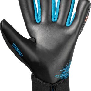 NAME: Venomous Gold X // PALM: Reusch Grip Gold X // CUT: Hybrid Negative Cut // FEATURES: Digital Print on Latex, Extended Grip Zone, Preshaped Construction, 3D Thumb Crotch, Thumb Wrap, AdaptiveFlex Closure System; Strapless // COLOUR: 7777 cosmic immersion