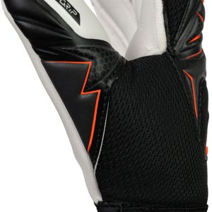 NAME: Attrakt Advance Finger Support Junior // PALM: Reusch Grip Advance // CUT: Expanse Cut // FEATURES: Finger Support, DuraGuard, AirVentSystem, Preshaped Construction, Thumbflex, 3D Thumb Crotch // Colours: 7783 black / shocking orange