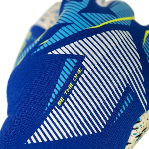 NAME: Fastgrip Fusion Junior // PALM: Reusch Grip Fusion // CUT: Hybrid Negative Cut // FEATURES: Extended Grip Zone, Ventilation channels, Preshaped Construction, 3D Thumb Crotch, Double Thumb Wrap, Side Wrap, AdaptiveFlex Closure System // Colours: 4994 sharp blue / white