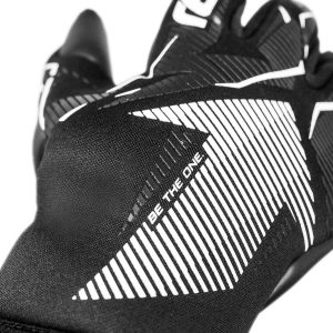 NAME: Fastgrip Infinity // PALM: Reusch Grip Infinity // CUT: Hybrid Negative Cut // FEATURES: Extended Grip Zone, AirVentSystem, Preshaped Construction, 3D Thumb Crotch, Double Thumb Wrap, Side Wrap, AdaptiveFlex Closure System // COLOUR: 7700 black