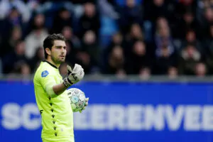 de keeper van heerenveen mickey van der hart