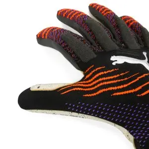puma_future_ultimate_nc_black_glowing_red_duim