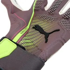 puma_ultra_ultimate_hybrid_matte_aged_yellow_alert_detail