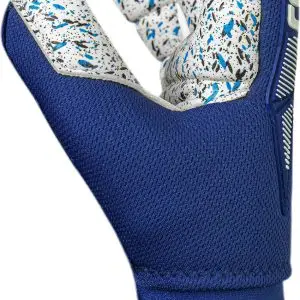 NAME: Attrakt Freegel Fusion Ortho-Tec // PALM: Reusch Grip Fusion // CUT: Evolution Negative Cut // FEATURES: Removable Ortho-Tec Finger Protection with Elastic Pocket (includes EasyFix Tool), Freegel, DuraGuard, Palm Embossing, Ventilation channels, Preshaped Construction, 3D Thumb Crotch, Thumb Wrap // Colours: 4414 premium blue / white