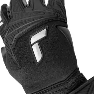 reusch_attrakt_freegel_infinity_black_logo