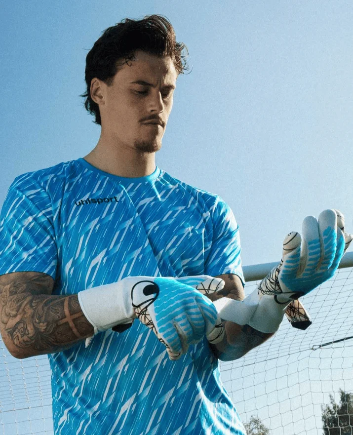 waar moeten goede keepershandschoenen aan voldoen