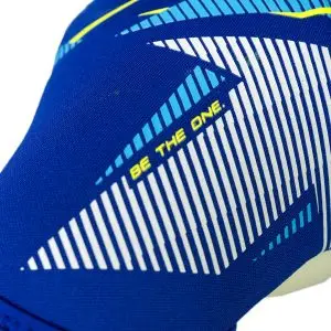 NAME: Fastgrip Advance Junior // PALM: Reusch Grip Advance // CUT: Hybrid Negative Cut // FEATURES: Extended Grip Zone, AirVentSystem, Preshaped Construction, 3D Thumb Crotch, Thumb Wrap, Side Wrap // COLOUR: 4994 sharp blue / white