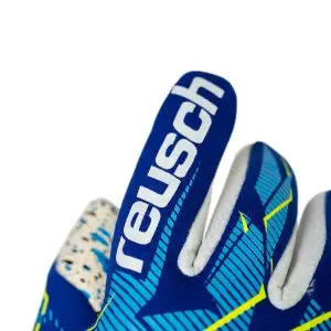 NAME: Fastgrip Fusion Junior // PALM: Reusch Grip Fusion // CUT: Hybrid Negative Cut // FEATURES: Extended Grip Zone, Ventilation channels, Preshaped Construction, 3D Thumb Crotch, Double Thumb Wrap, Side Wrap, AdaptiveFlex Closure System // Colours: 4994 sharp blue / white