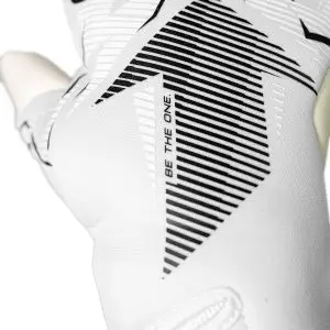 NAME: Fastgrip Gold X // PALM: Reusch Grip Gold X // CUT: Hybrid Negative Cut // FEATURES: Extended Grip Zone, Ventilation channels, Preshaped Construction, 3D Thumb Crotch, Double Thumb Wrap, Side Wrap, AdaptiveFlex Closure System // COLOUR: 1100 white