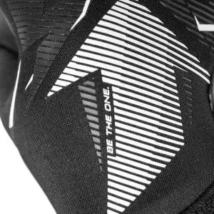 NAME: Fastgrip Infinity Junior // PALM: Reusch Grip Infinity // CUT: Hybrid Negative Cut // FEATURES: Extended Grip Zone, AirVentSystem, Preshaped Construction, 3D Thumb Crotch, Thumb Wrap, Side Wrap // COLOUR: 7700 black